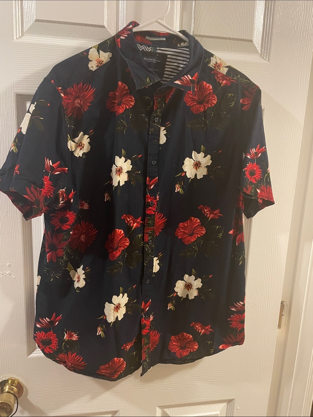 Denim & Flower XL Navy Short-Sleeve Button-Down with Red & White Floral Print